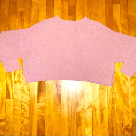 ✅4/$20✅ American Eagle Women’s Light pink cropped style long sleeve sweater - Picture 3 of 6